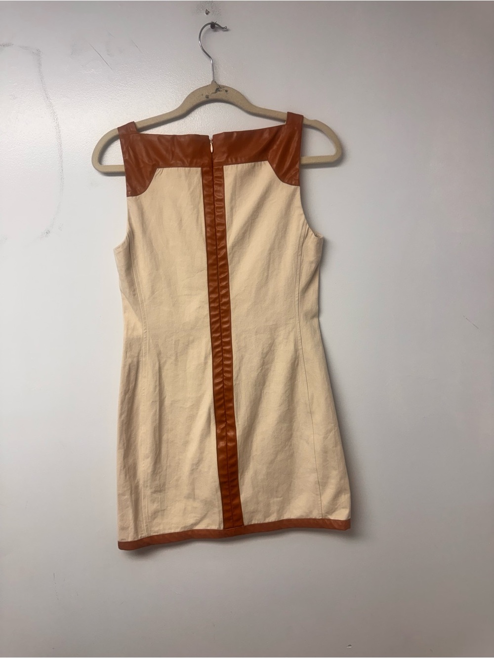 COMMENSE Contrast Binding Faux Leather Shift Mini Dress S Cream Brown Mod B9 - Picture 4 of 8